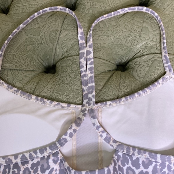 Johnny Was Calme Endurance Cross Back Sports Bra Size XXL Cheetah NWT Retail $62 - Picture 7 of 9